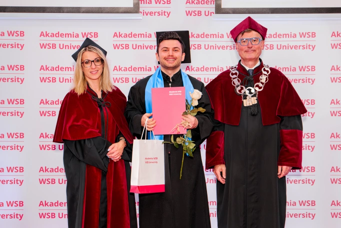 Zdjęcie nr 99 z galerii International Students Celebrate Their Graduation at WSB University