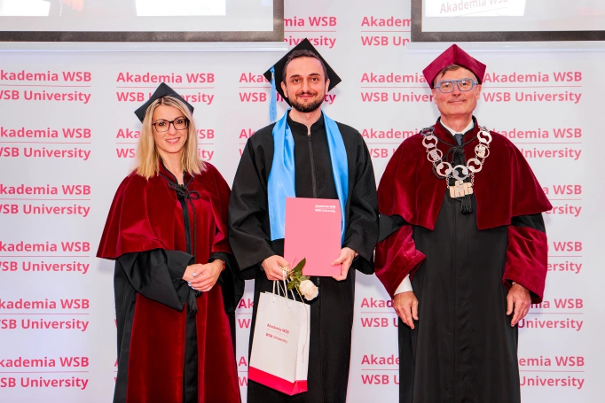 Zdjęcie nr 100 z galerii International Students Celebrate Their Graduation at WSB University