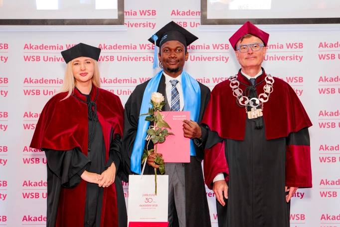 Zdjęcie nr 107 z galerii International Students Celebrate Their Graduation at WSB University