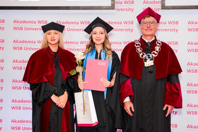 Zdjęcie nr 109 z galerii International Students Celebrate Their Graduation at WSB University
