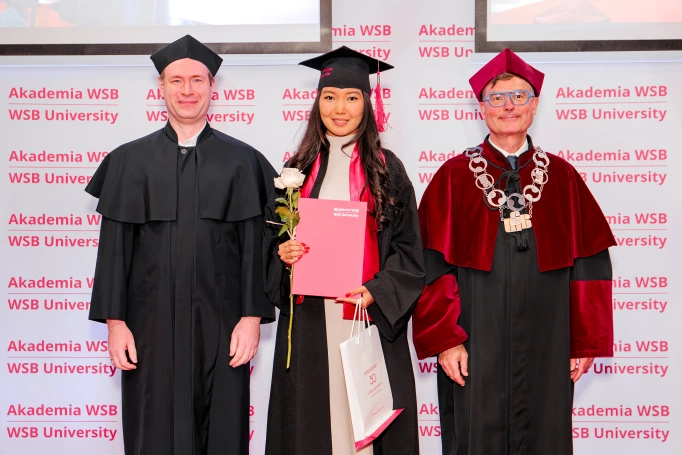 Zdjęcie nr 111 z galerii International Students Celebrate Their Graduation at WSB University
