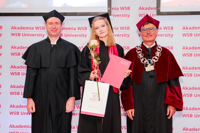 Zdjęcie nr 115 z galerii International Students Celebrate Their Graduation at WSB University