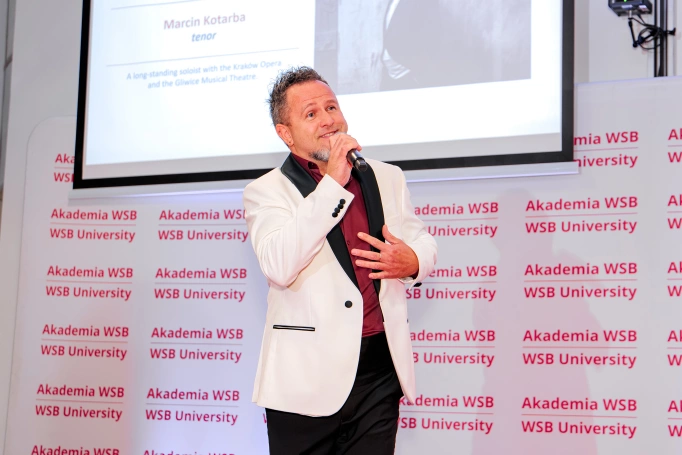 Zdjęcie nr 118 z galerii International Students Celebrate Their Graduation at WSB University