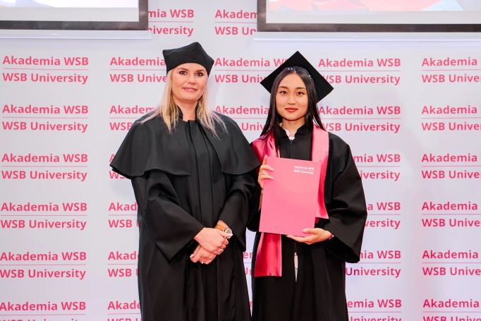Zdjęcie nr 124 z galerii International Students Celebrate Their Graduation at WSB University