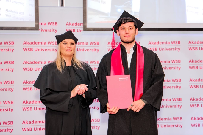 Zdjęcie nr 125 z galerii International Students Celebrate Their Graduation at WSB University