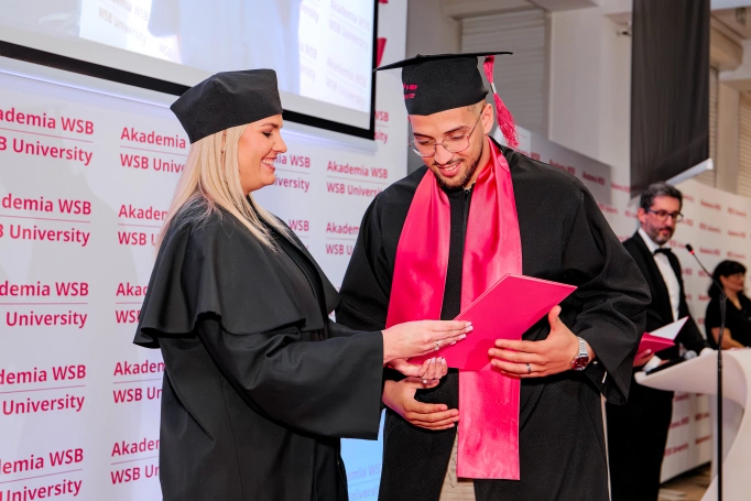 Zdjęcie nr 126 z galerii International Students Celebrate Their Graduation at WSB University