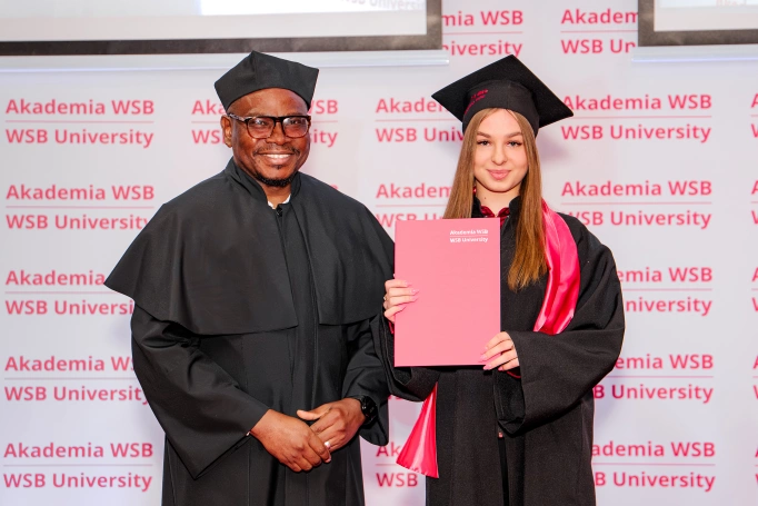 Zdjęcie nr 130 z galerii International Students Celebrate Their Graduation at WSB University