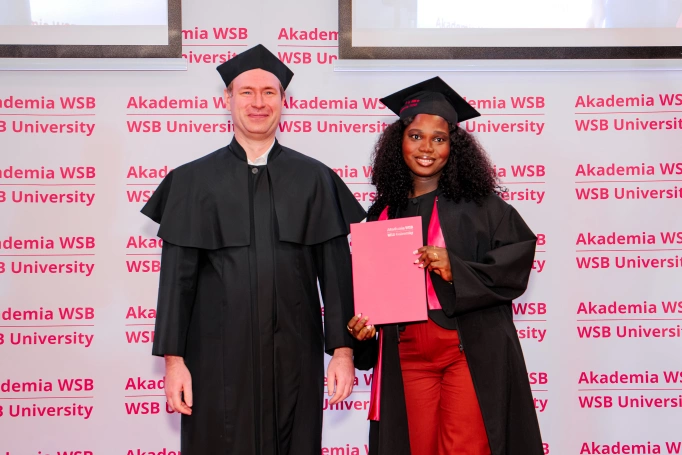Zdjęcie nr 135 z galerii International Students Celebrate Their Graduation at WSB University