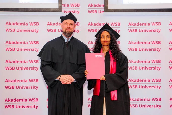 Zdjęcie nr 138 z galerii International Students Celebrate Their Graduation at WSB University