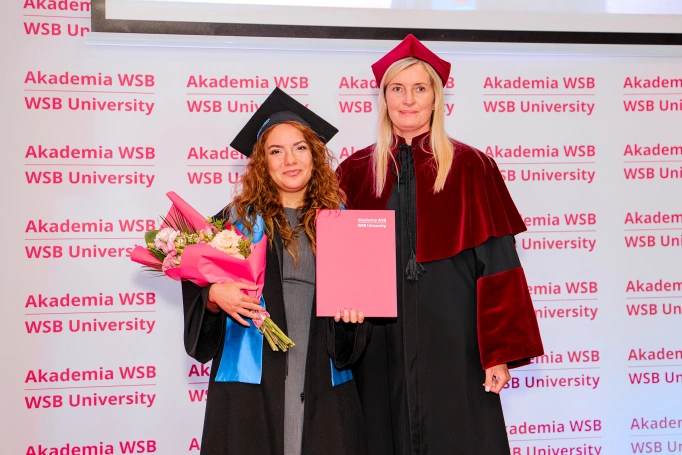 Zdjęcie nr 140 z galerii International Students Celebrate Their Graduation at WSB University