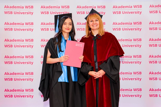 Zdjęcie nr 7 z galerii International Students Celebrate Their Graduation at WSB University