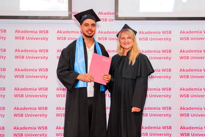 Zdjęcie nr 14 z galerii International Students Celebrate Their Graduation at WSB University