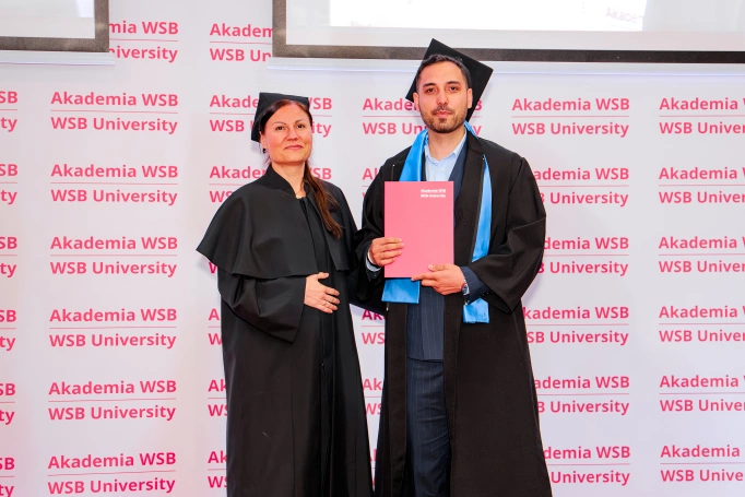 Zdjęcie nr 16 z galerii International Students Celebrate Their Graduation at WSB University