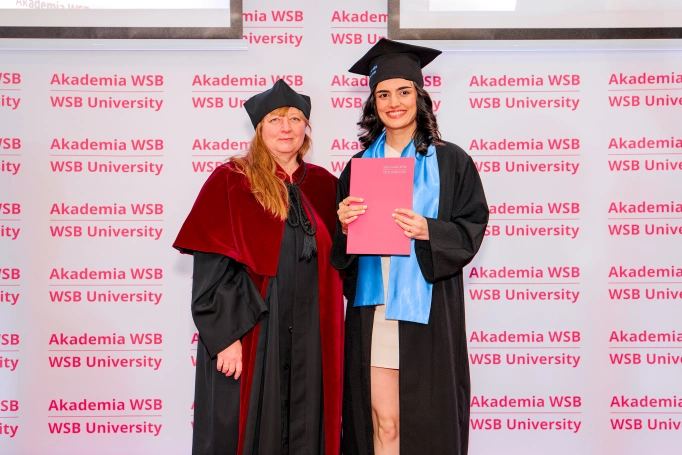 Zdjęcie nr 17 z galerii International Students Celebrate Their Graduation at WSB University