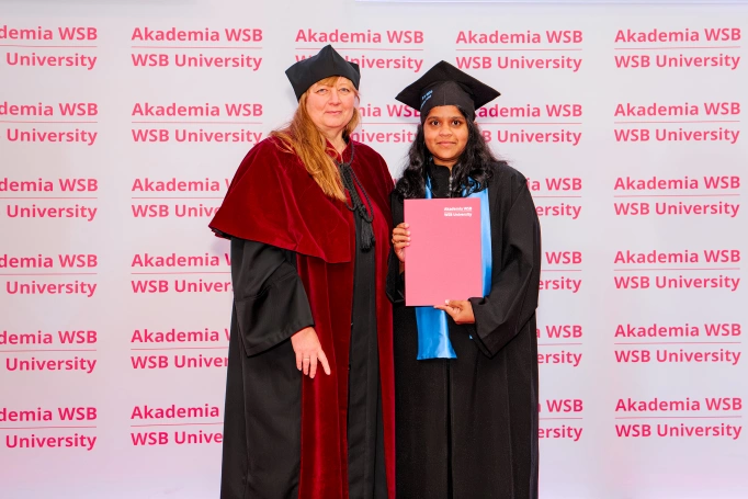 Zdjęcie nr 19 z galerii International Students Celebrate Their Graduation at WSB University