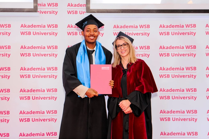 Zdjęcie nr 22 z galerii International Students Celebrate Their Graduation at WSB University