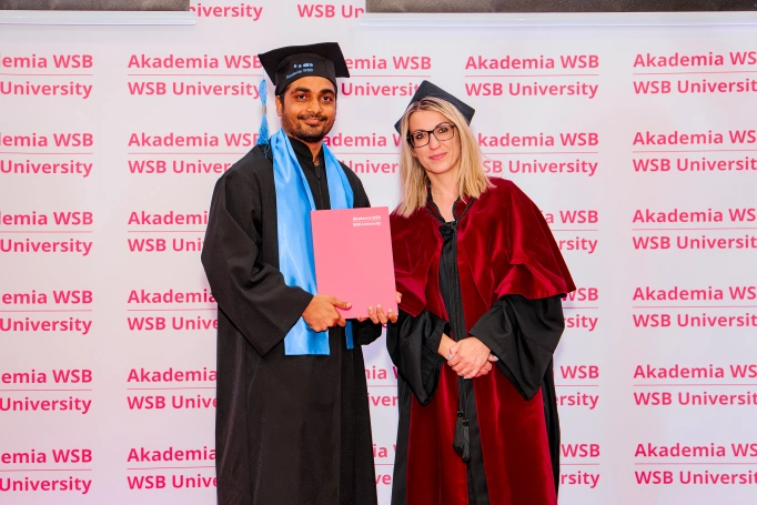 Zdjęcie nr 24 z galerii International Students Celebrate Their Graduation at WSB University