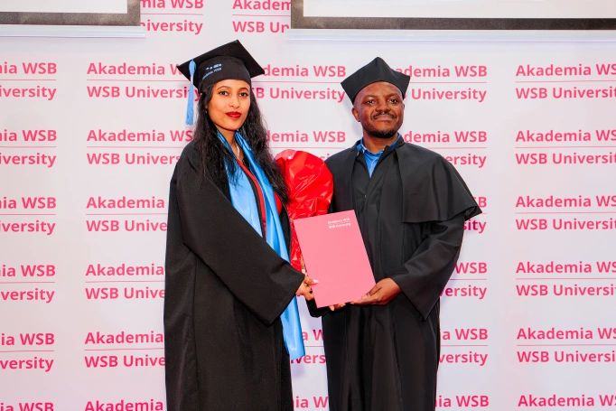 Zdjęcie nr 25 z galerii International Students Celebrate Their Graduation at WSB University