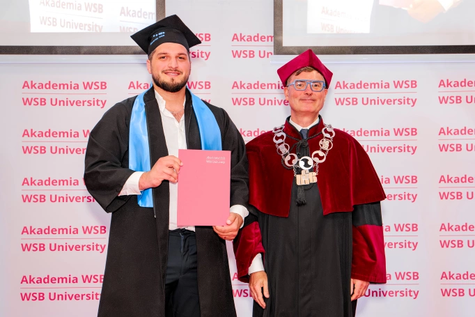 Zdjęcie nr 28 z galerii International Students Celebrate Their Graduation at WSB University