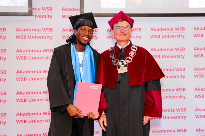Zdjęcie nr 29 z galerii International Students Celebrate Their Graduation at WSB University