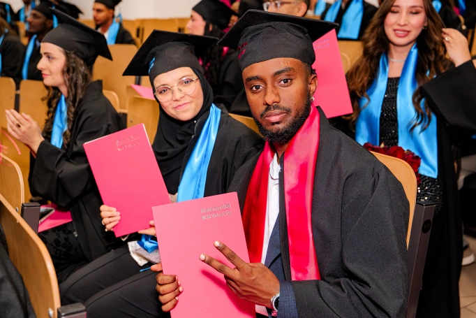 Zdjęcie nr 30 z galerii International Students Celebrate Their Graduation at WSB University