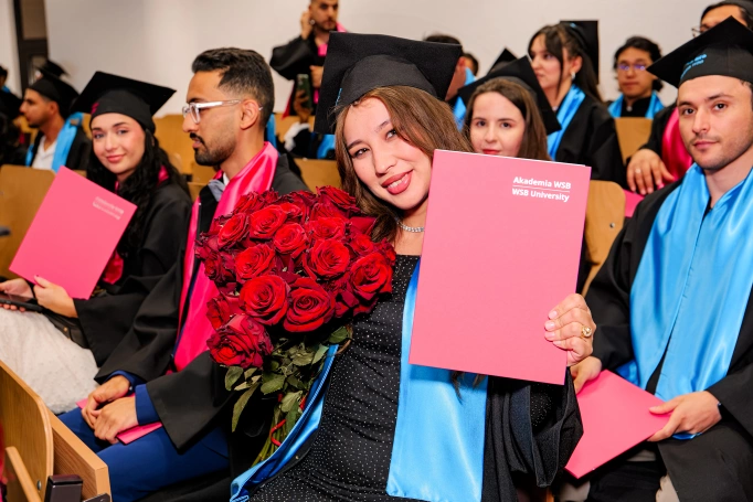 Zdjęcie nr 31 z galerii International Students Celebrate Their Graduation at WSB University
