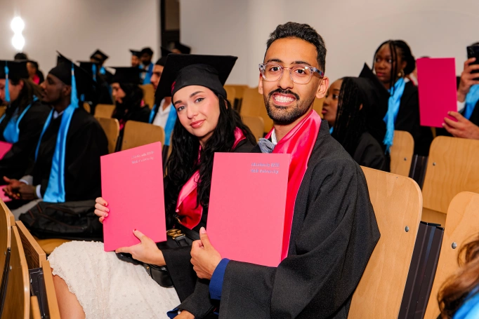 Zdjęcie nr 32 z galerii International Students Celebrate Their Graduation at WSB University