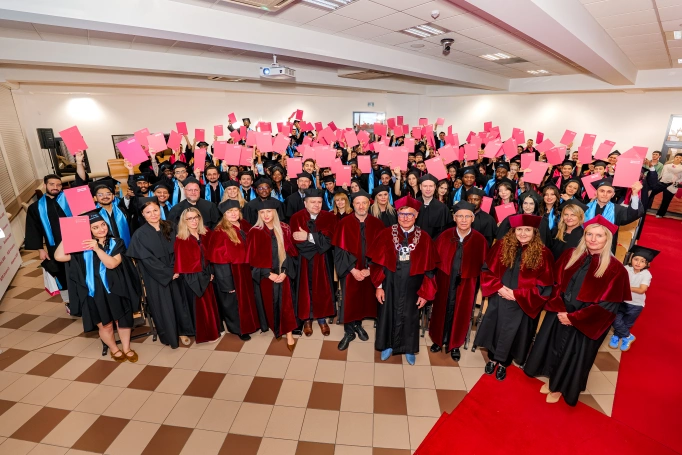 Zdjęcie nr 35 z galerii International Students Celebrate Their Graduation at WSB University