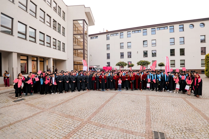 Zdjęcie nr 37 z galerii International Students Celebrate Their Graduation at WSB University