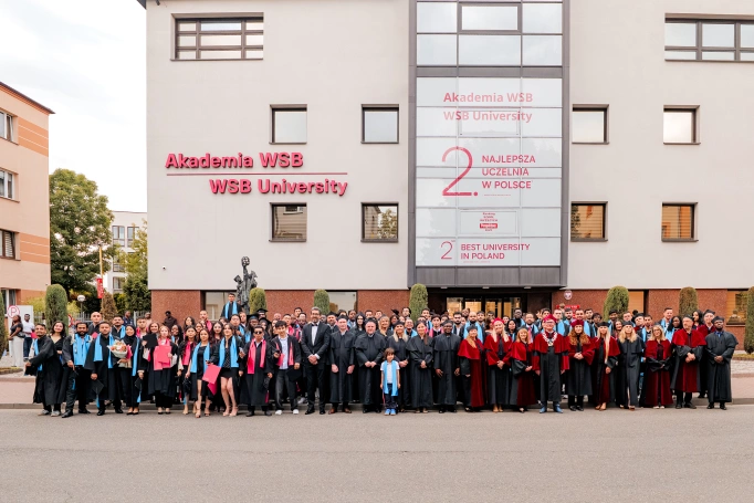 Zdjęcie nr 40 z galerii International Students Celebrate Their Graduation at WSB University
