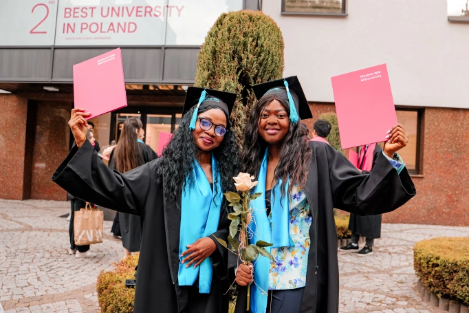 Zdjęcie nr 46 z galerii International Students Celebrate Their Graduation at WSB University