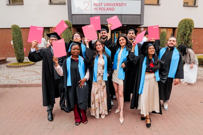 Zdjęcie nr 47 z galerii International Students Celebrate Their Graduation at WSB University