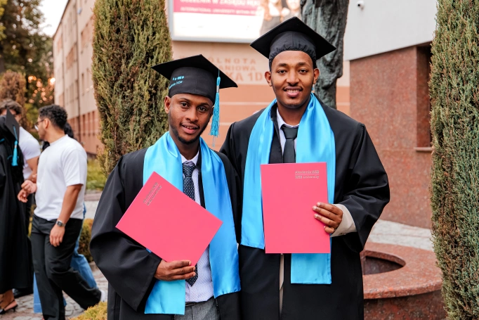Zdjęcie nr 49 z galerii International Students Celebrate Their Graduation at WSB University
