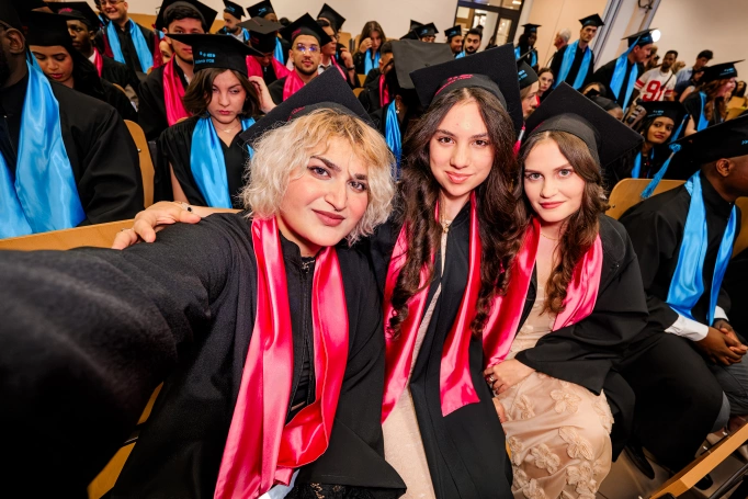 Zdjęcie nr 61 z galerii International Students Celebrate Their Graduation at WSB University