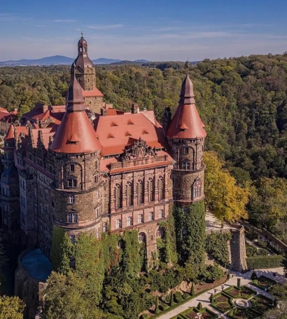 Zdjęcie nr 2 z galerii Zamkowa przygoda z UTW &ndash; Ruszamy do Książa, Wałbrzycha i Szczawna-Zdroju!