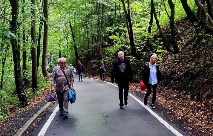 Zdjęcie nr 3 z galerii Dolina Będkowska &ndash; kolejny wtorkowy spacer słuchaczy Uniwersytetu Trzeciego Wieku Akademii WSB