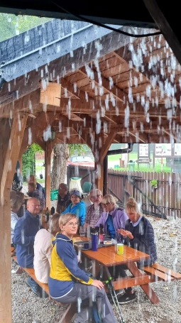 Zdjęcie nr 10 z galerii Dolina Będkowska &ndash; kolejny wtorkowy spacer słuchaczy Uniwersytetu Trzeciego Wieku Akademii WSB
