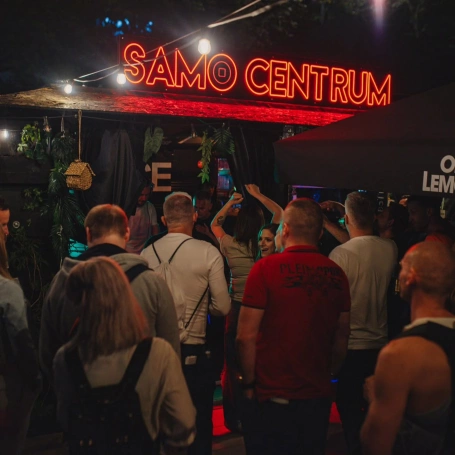Zdjęcie nr 2 z galerii Po sąsiedzku. Studenci Akademii WSB ze specjalnymi zniżkami 