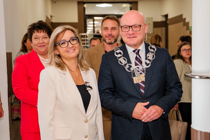 Zdjęcie nr 26 z galerii Inauguracja roku szkolnego w II LO w Dąbrowie G&oacute;rniczej