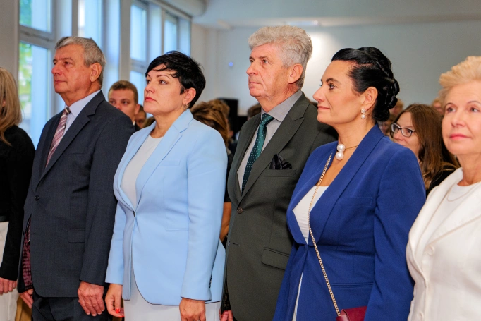 Zdjęcie nr 29 z galerii Inauguracja roku szkolnego w II LO w Dąbrowie G&oacute;rniczej