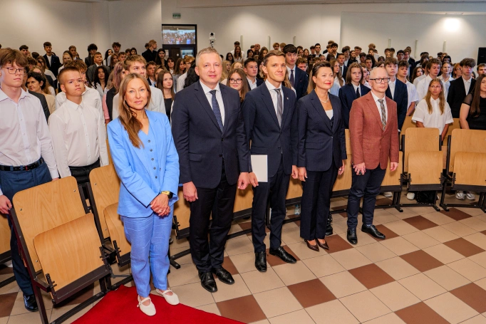 Zdjęcie nr 30 z galerii Inauguracja roku szkolnego w II LO w Dąbrowie G&oacute;rniczej