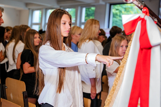 Zdjęcie nr 17 z galerii Inauguracja roku szkolnego w II LO w Dąbrowie G&oacute;rniczej