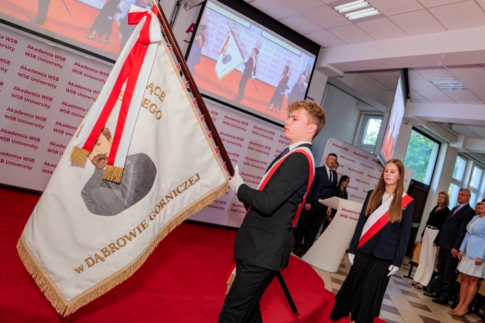 Zdjęcie nr 32 z galerii Inauguracja roku szkolnego w II LO w Dąbrowie G&oacute;rniczej
