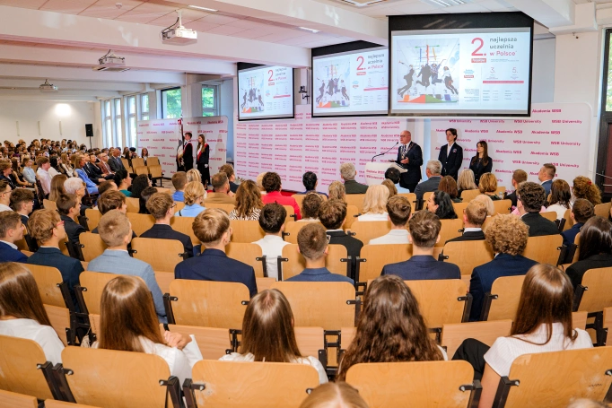 Zdjęcie nr 35 z galerii Inauguracja roku szkolnego w II LO w Dąbrowie G&oacute;rniczej