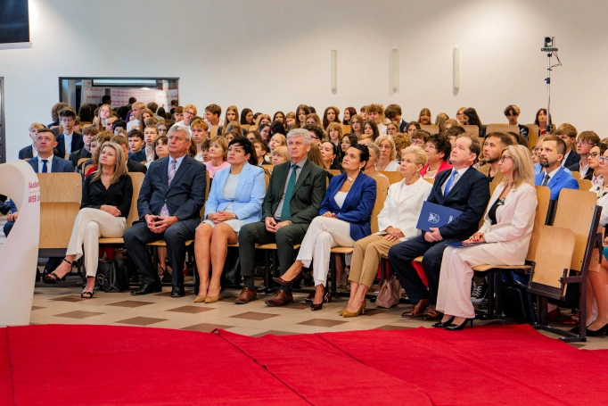 Zdjęcie nr 3 z galerii Inauguracja roku szkolnego w II LO w Dąbrowie G&oacute;rniczej