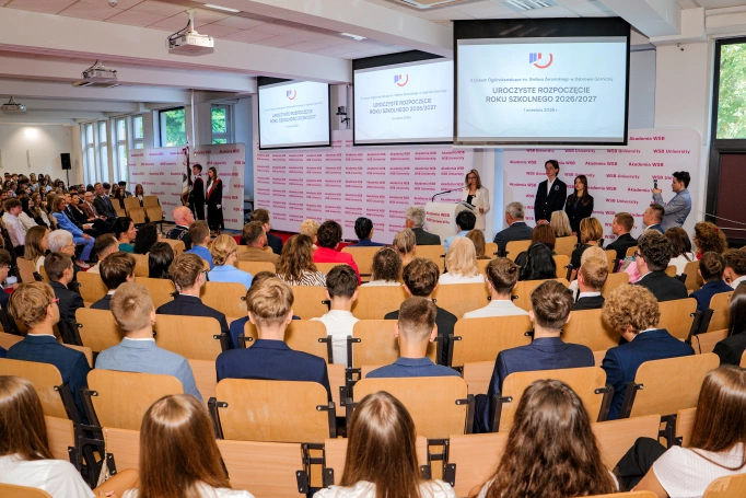 Zdjęcie nr 6 z galerii Inauguracja roku szkolnego w II LO w Dąbrowie G&oacute;rniczej