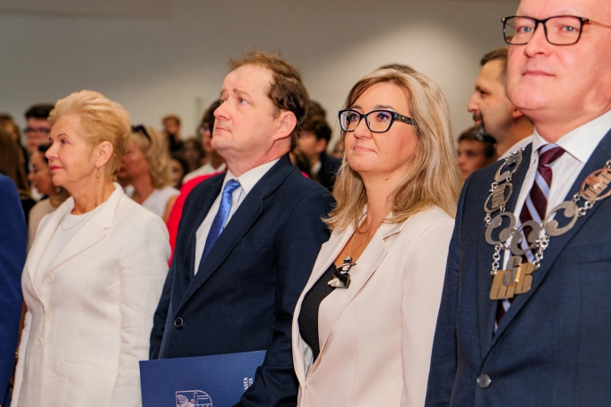 Zdjęcie nr 28 z galerii Inauguracja roku szkolnego w II LO w Dąbrowie G&oacute;rniczej