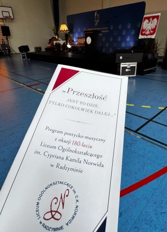 Zdjęcie nr 1 z galerii Wielki jubileusz w Radzyminie. 180-lecie LO im. Cypriana Kamila Norwida z udziałem przedstawicieli Akademii WSB