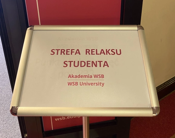 Zdjęcie nr 1 z galerii Czas relaksu, relaksu to czas. Nowa strefa studenta na warszawskim wydziale Akademii WSB