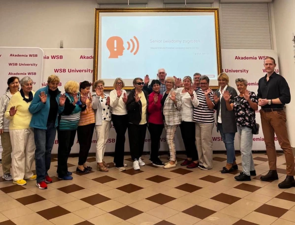 Zdjęcie nr 1 z galerii Śląskie SUPERMOCE 60+: Seniorzy uczą się, jak zadbać o swoje bezpieczeństwo
